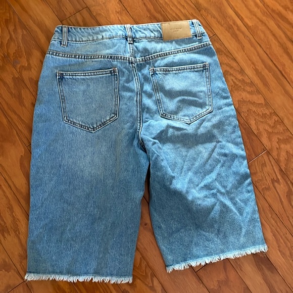Vero Moda Distressed Denim Shorts - Picture 4 of 5